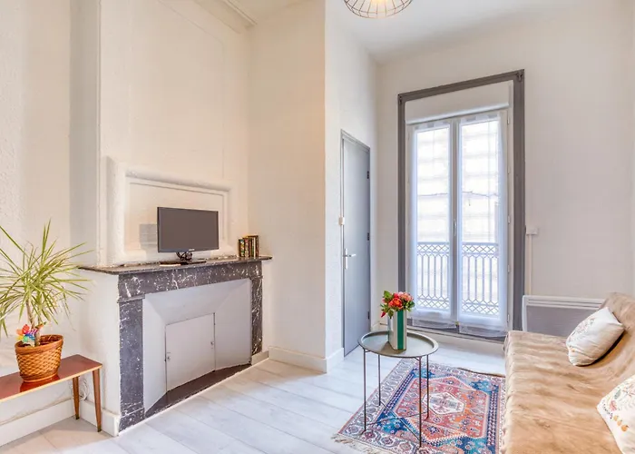 - Quartier Des Artistes Apartment *
