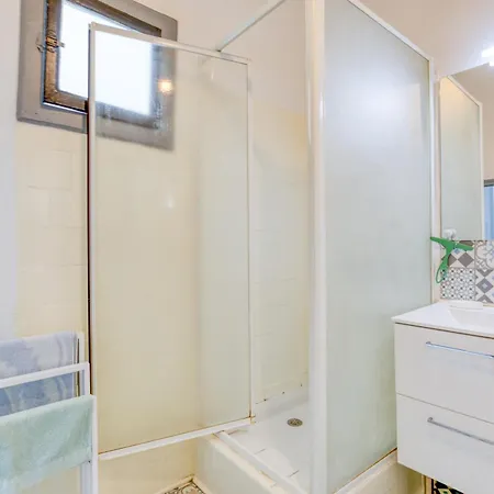 - Quartier Des Artistes Apartment