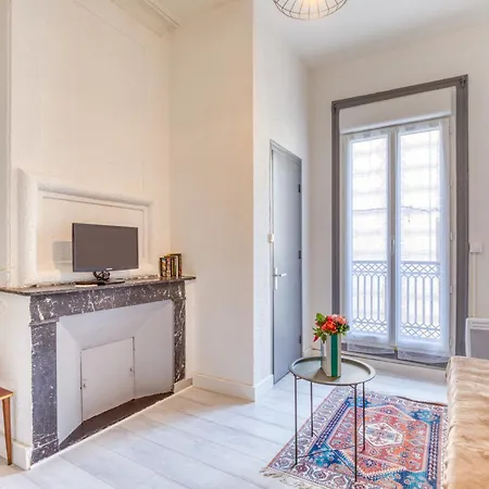- Quartier Des Artistes Apartment *